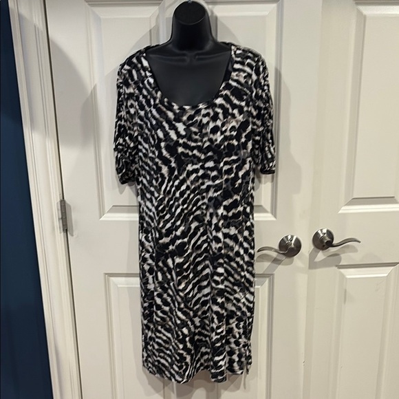 White House black market large Stylish Black and White Dress with pockets - NWT - Picture 1 of 5